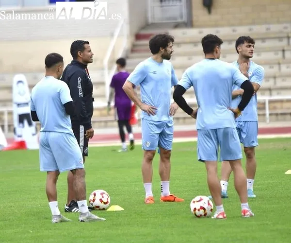 Mikel Córdoba y Joan Castaño ya son uno más en los entrenamientos del SALAMANCA UDS | FOTOS: SALAMANCArtv AL DÍA  