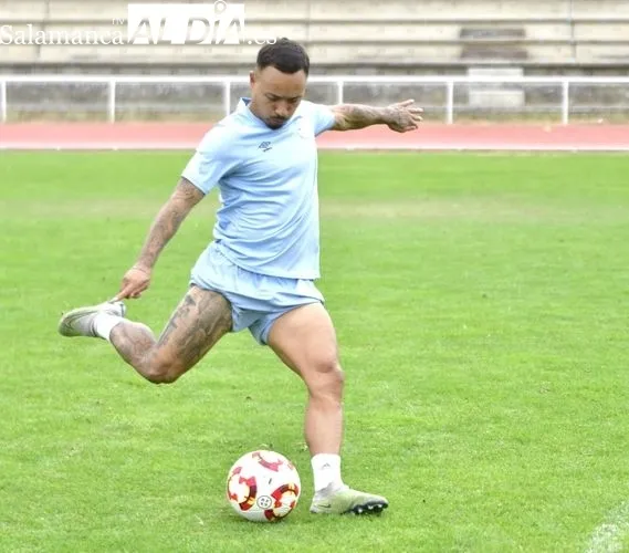 Mikel Córdoba y Joan Castaño ya son uno más en los entrenamientos del SALAMANCA UDS | FOTOS: SALAMANCArtv AL DÍA  