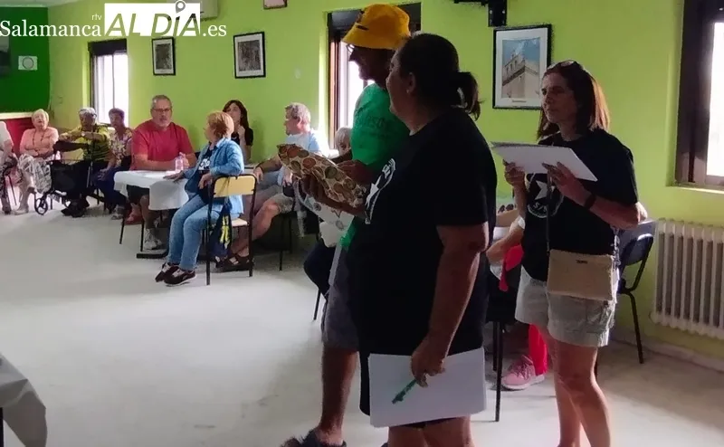Concurso de tortillas y tartas para coger fuerzas ante lo que se les viene encima a los vecinos de Pereña   