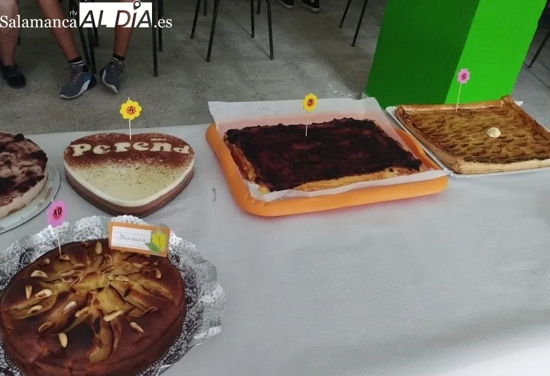 Concurso de tortillas y tartas para coger fuerzas ante lo que se les viene encima a los vecinos de Pereña   