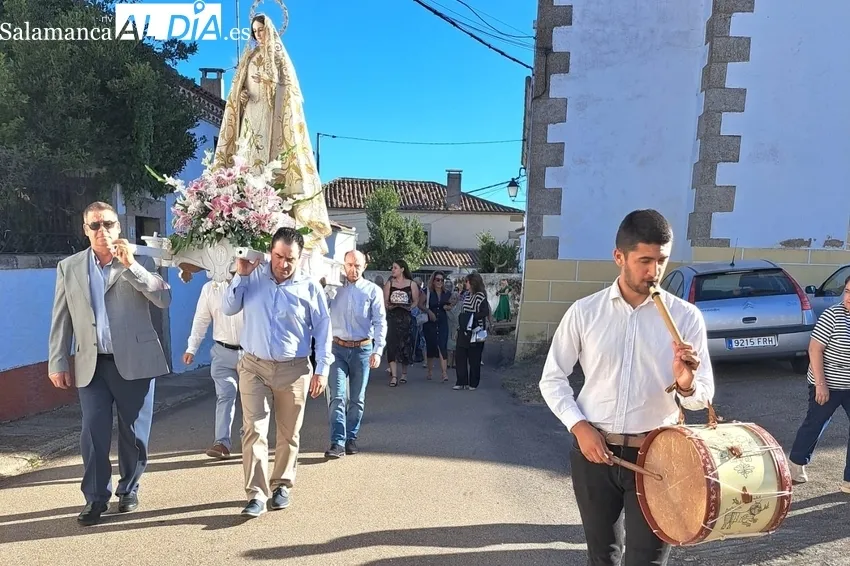 Los vecinos de Fuenteliante no faltaron a su cita con la Virgen del Rosario / FOTOS: MANUEL NICOLÁS BOGAZ