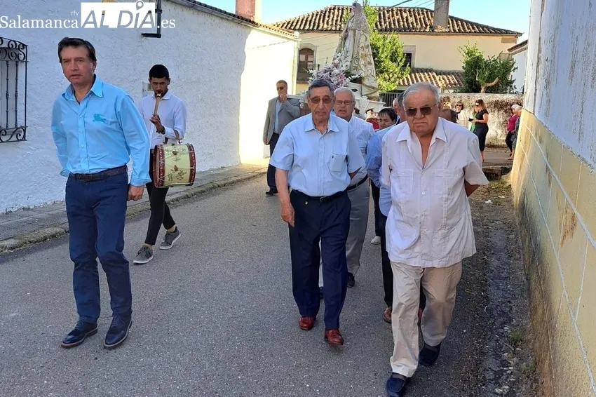 Los vecinos de Fuenteliante no faltaron a su cita con la Virgen del Rosario / FOTOS: MANUEL NICOLÁS BOGAZ