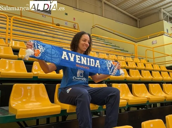 Cierra Bourdick durante la presentación como jugadora del Perfumerías Avenida | FOTO: Miguel gONZÁLEZ 