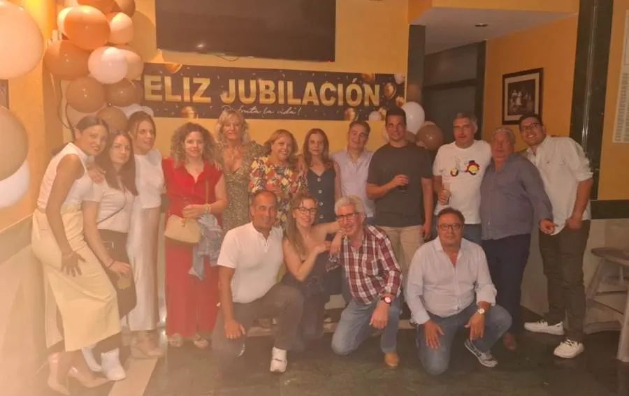 Foto 2 - Bel&eacute;n G&oacute;mez celebra su jubilaci&oacute;n junto a la que ha sido su familia laboral