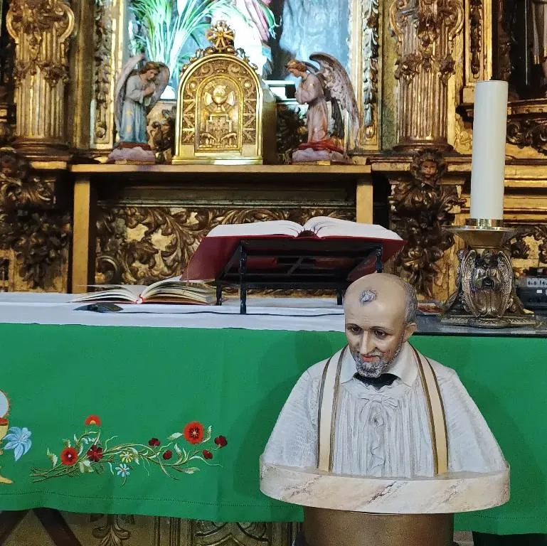 Foto 3 - San Andr&eacute;s honra junto a las Hijas de la Caridad a San Vicente de Pa&uacute;l