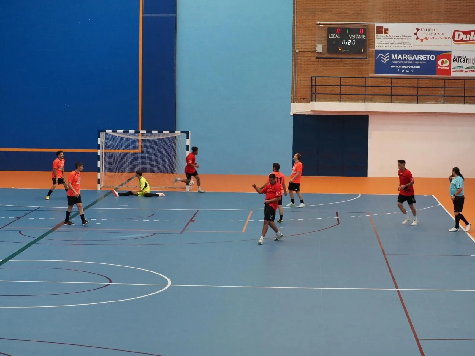 Foto 3 - Incontestable estreno del Bracamonte FS en casa con un rotundo 6-1 frente al Dluxe FS