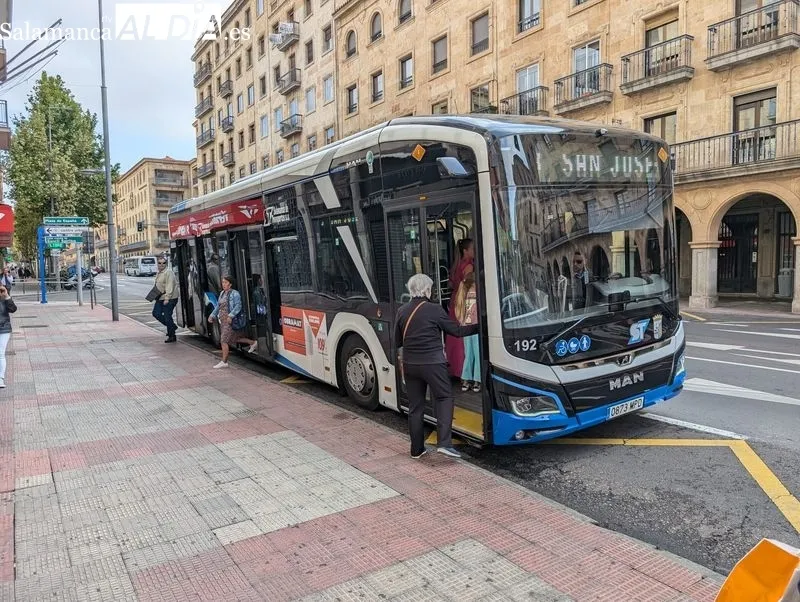 Buena respuesta en Salamanca a la jornada de bus urbano gratuito por el Día Mundial Sin Coches. Foto de David Sañudo
