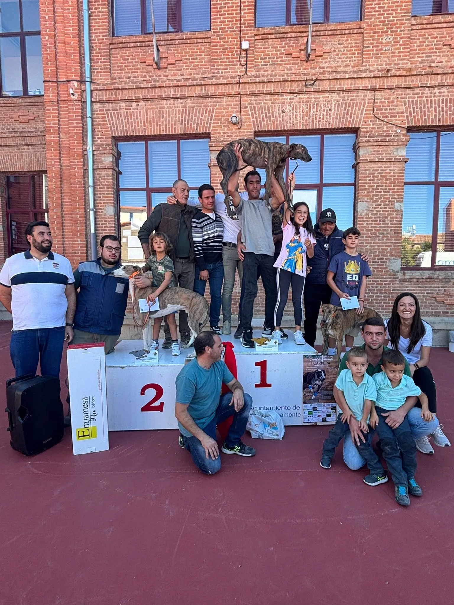 Foto 3 - Exitoso estreno en las fiestas patronales para la I Carrera de galgos &lsquo;Ciudad de Pe&ntilde;aranda&rsquo; 