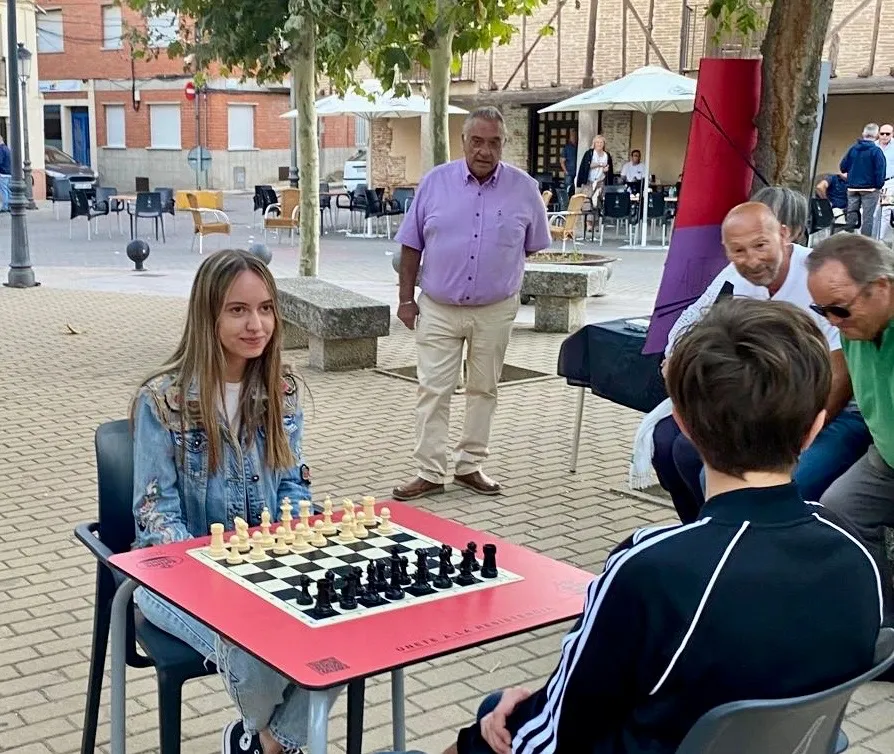 Foto 4 - La asociacion Me Permito y la asociaci&oacute;n Mundy celebran con gran &eacute;xito el I Torneo de ajedrez de Macotera