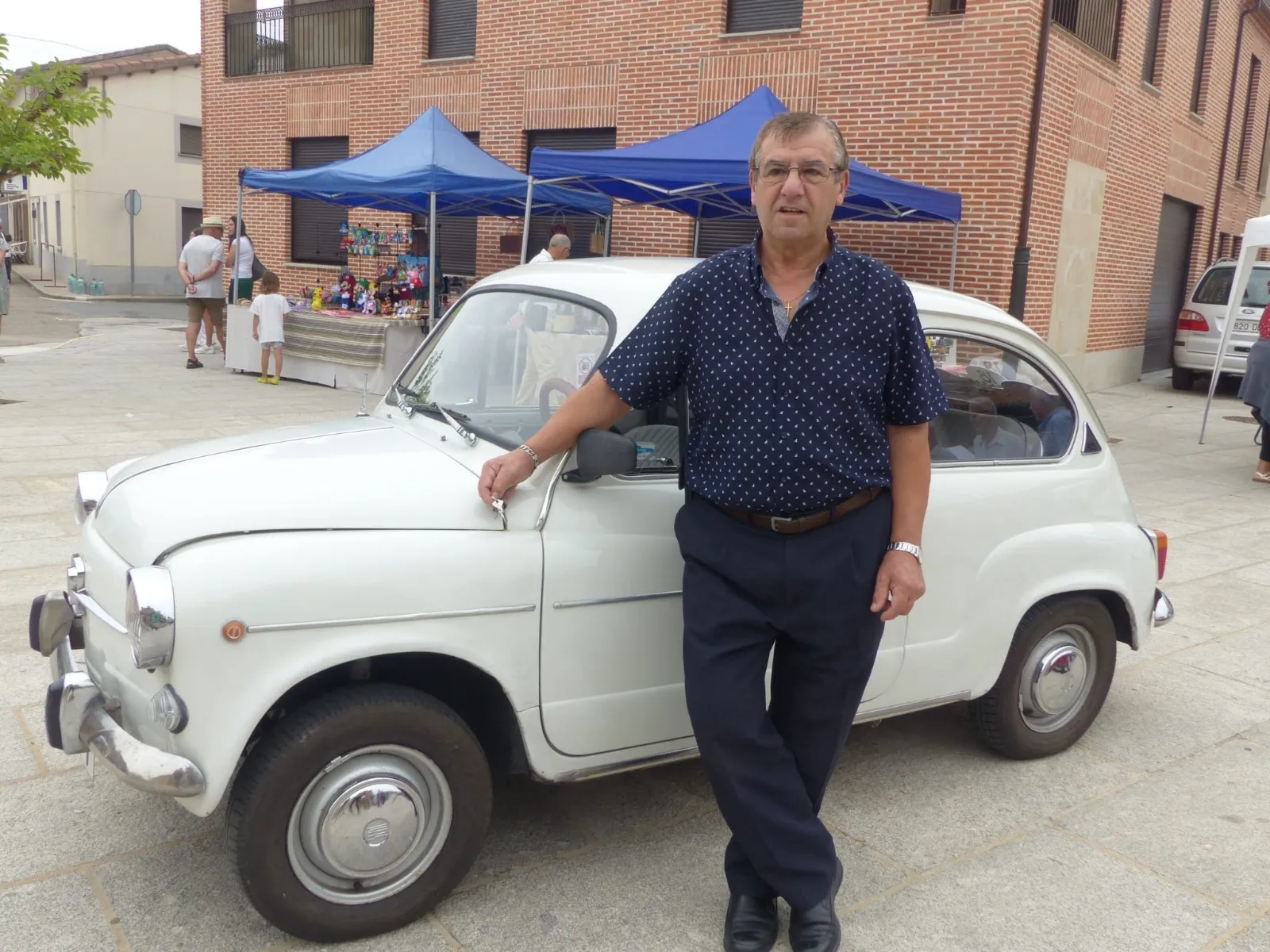 Foto 6 - El II Mercado Tradicional Villa Aurea de Villoria se convierte en gran escaparate artesano y natural en un domingo pre-fiestas con exposici&oacute;n de coches y juegos tradicionales 