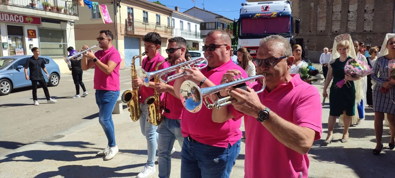 Foto 8 - Villoria honra a la Virgen de la Vega en su hist&oacute;rica procesi&oacute;n