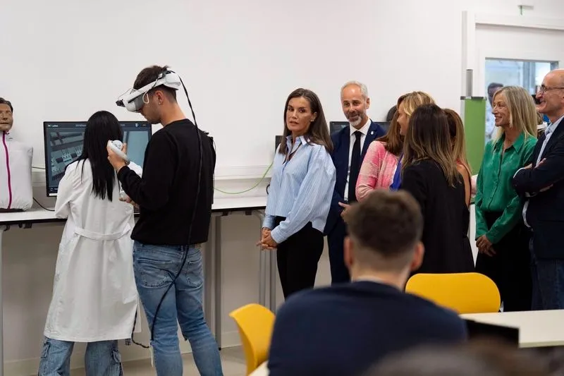La Reina Letizia durante el acto de apertura del Curso de Formación Profesional 2024/2025, en el IES Doctor José Zapatero Domínguez, a 18 de septiembre de 2024, en Castro-Urdiales - JUANMA SERRANO / EUROPA PRESS