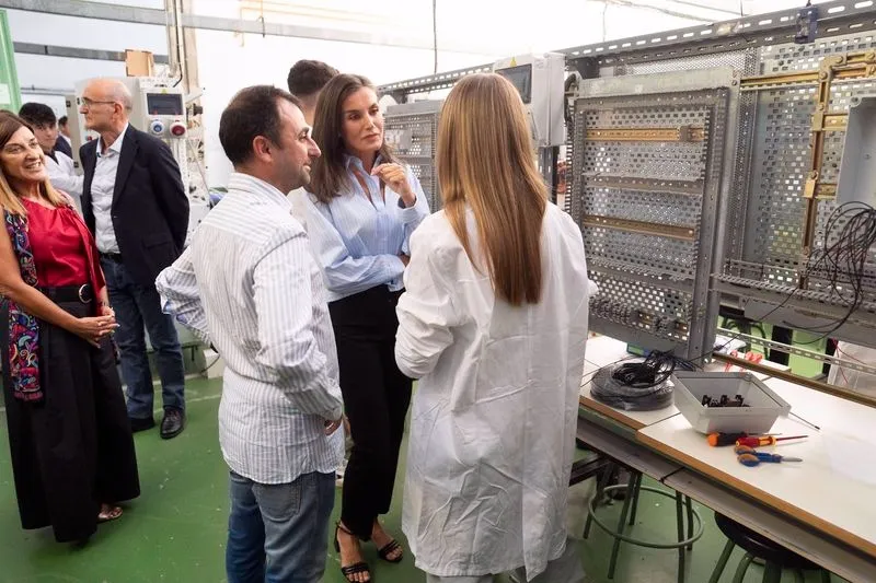 La Reina Letizia durante el acto de apertura del Curso de Formación Profesional 2024/2025, en el IES Doctor José Zapatero Domínguez, a 18 de septiembre de 2024, en Castro-Urdiales - JUANMA SERRANO / EUROPA PRESS