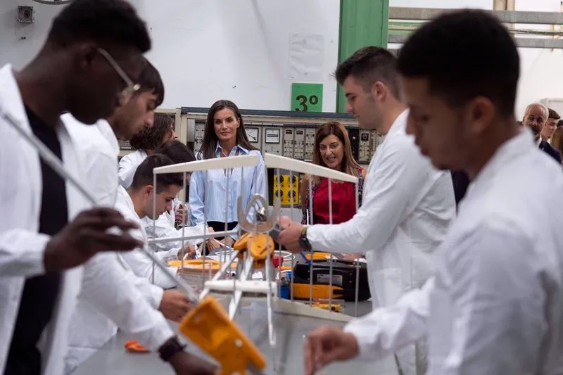 La Reina Letizia durante el acto de apertura del Curso de Formación Profesional 2024/2025, en el IES Doctor José Zapatero Domínguez, a 18 de septiembre de 2024, en Castro-Urdiales - JUANMA SERRANO / EUROPA PRESS