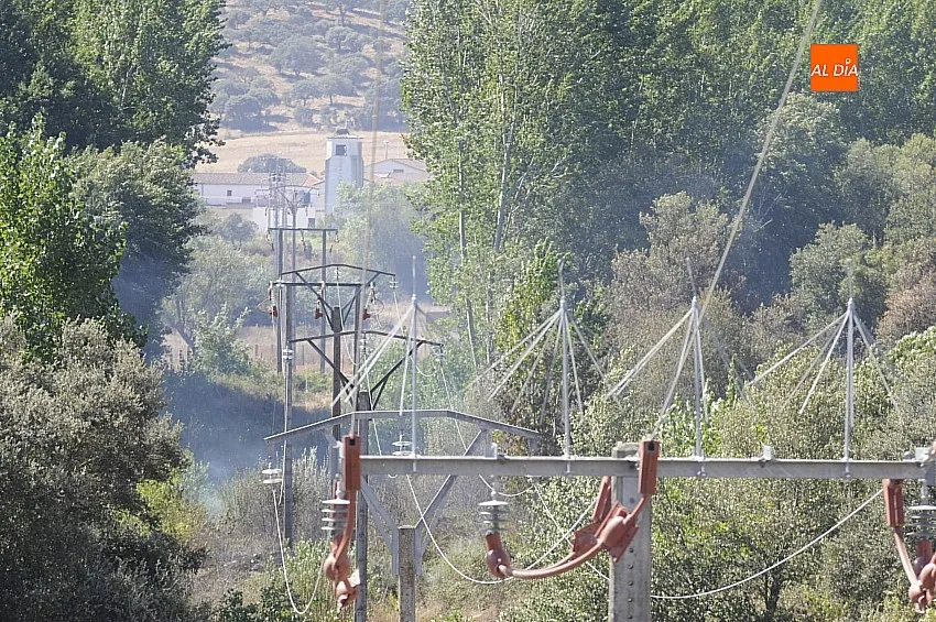 Foto 7 - La rotura de unos cables de alta tensi&oacute;n provoca un incendio forestal en Sanjuanejo