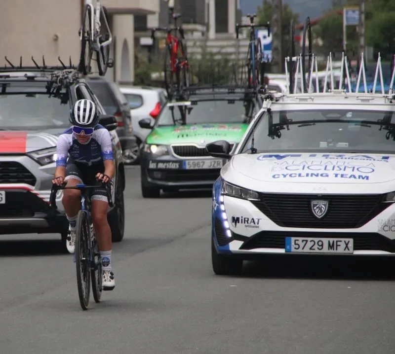 Vega Iglesias y Aitana Serrano, de Salamanca es Ciclismo, han competido este fin de semana en tierras cántabras
