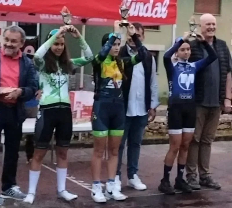 Vega Iglesias y Aitana Serrano, de Salamanca es Ciclismo, han competido este fin de semana en tierras cántabras