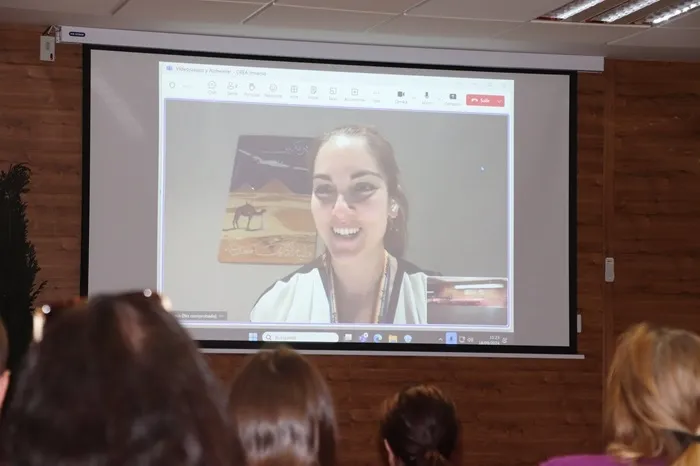 Rebeca Muñoz Bernal, ingeniera y responsable de Calathea Game Studio, en la presentación de este videojuego en el Centro de Alzheimer de Salamanca