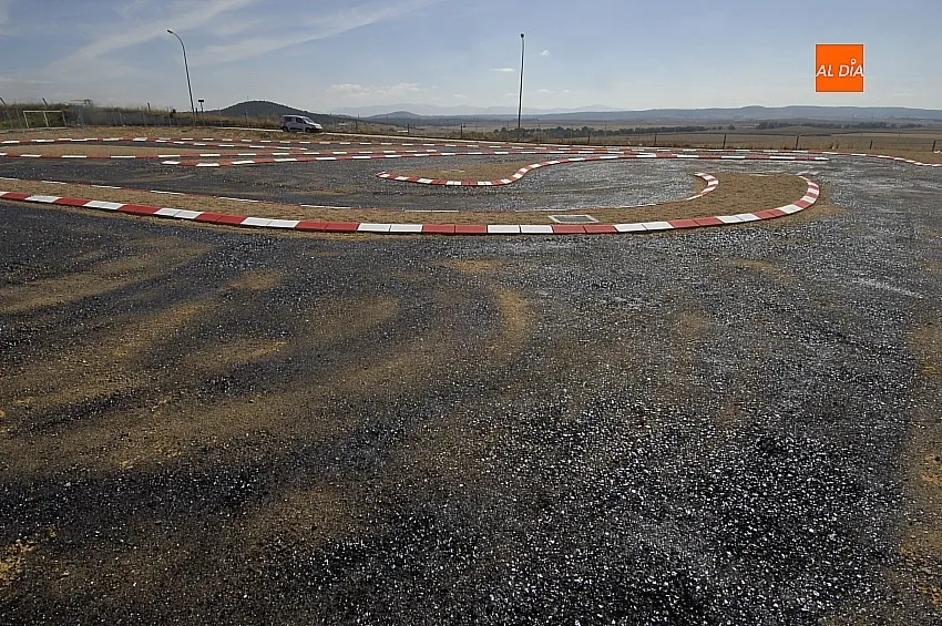 Foto 7 - En marcha el asfaltado que culminar&aacute; la pista con la que llevan a&ntilde;os so&ntilde;ando los moteros