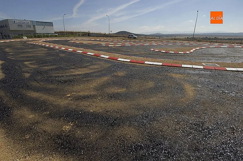 Foto 6 - En marcha el asfaltado que culminar&aacute; la pista con la que llevan a&ntilde;os so&ntilde;ando los moteros