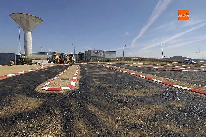 Foto 5 - En marcha el asfaltado que culminar&aacute; la pista con la que llevan a&ntilde;os so&ntilde;ando los moteros
