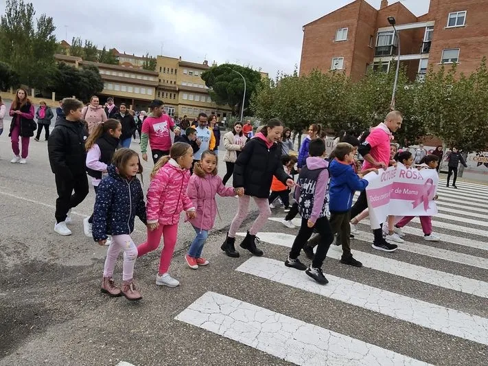 Foto 9 - Los vecinos de El Encinar apoyan la lucha contra el c&aacute;ncer