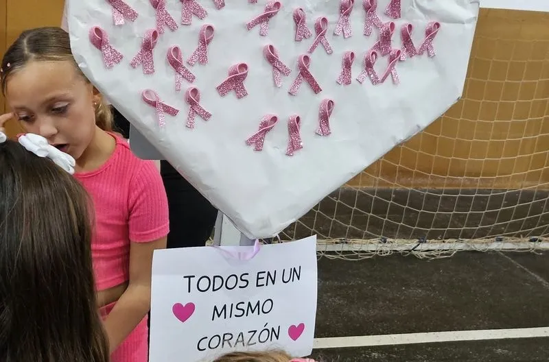 Foto 11 - Los vecinos de El Encinar apoyan la lucha contra el c&aacute;ncer