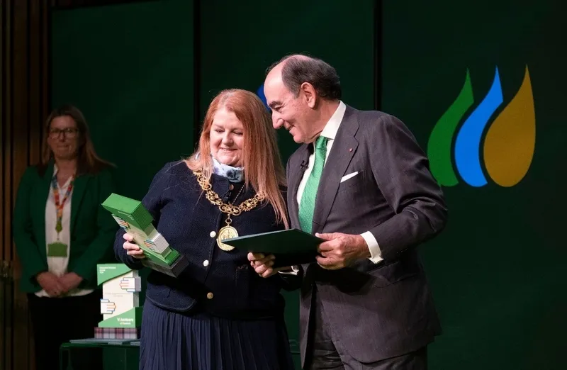 Foto 2 - Ignacio Gal&aacute;n entrega los Premios Internacionales de Voluntariado 2024