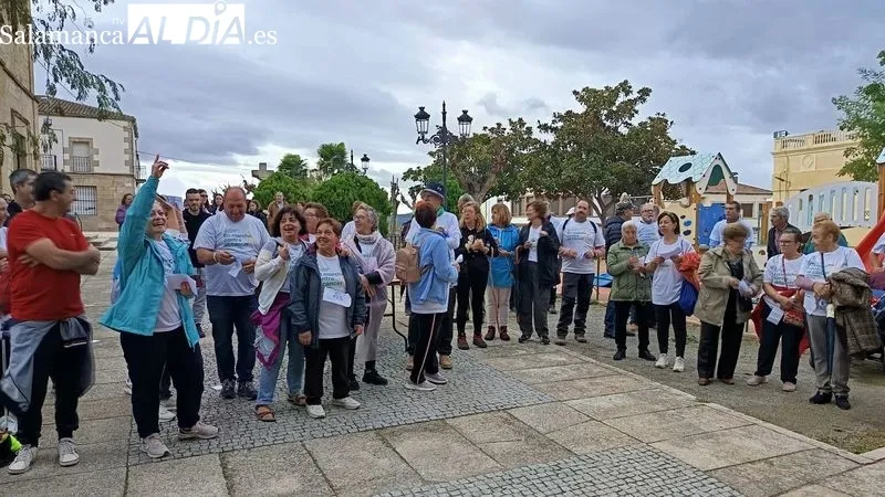 Foto 3 - La Fregeneda se pone 'en marcha contra el c&aacute;ncer' con una gran participaci&oacute;n vecinal