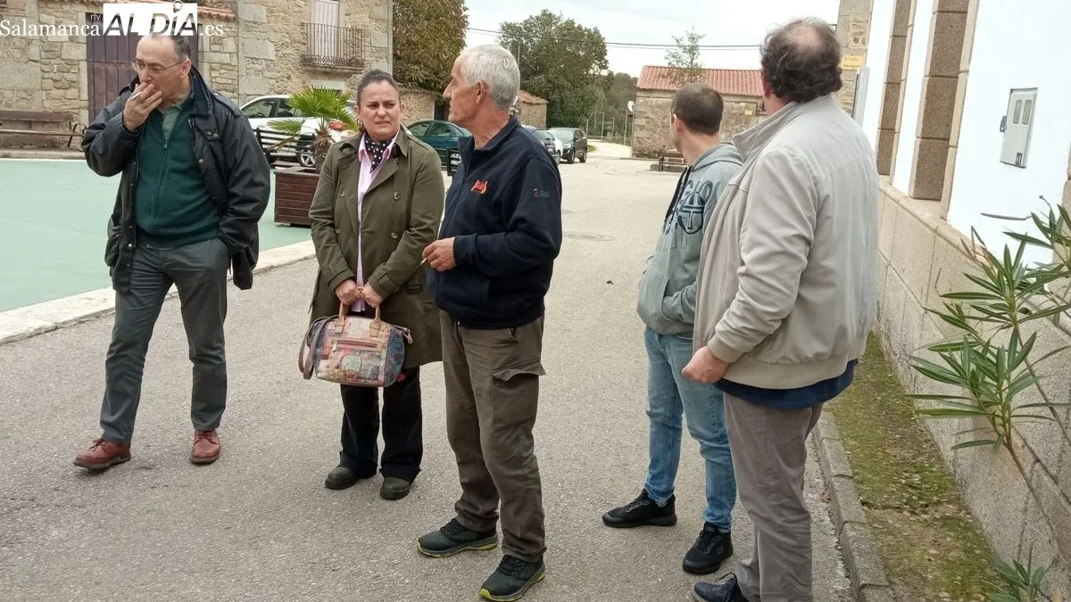 La reunión se celebró en la biblioteca de Bogajo