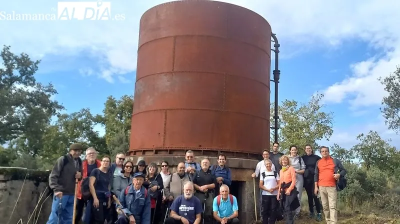 Foto 3 - La ruta 'Puente de Hierro de Lumbrales' muestra a los senderistas el patrimonio de la villa