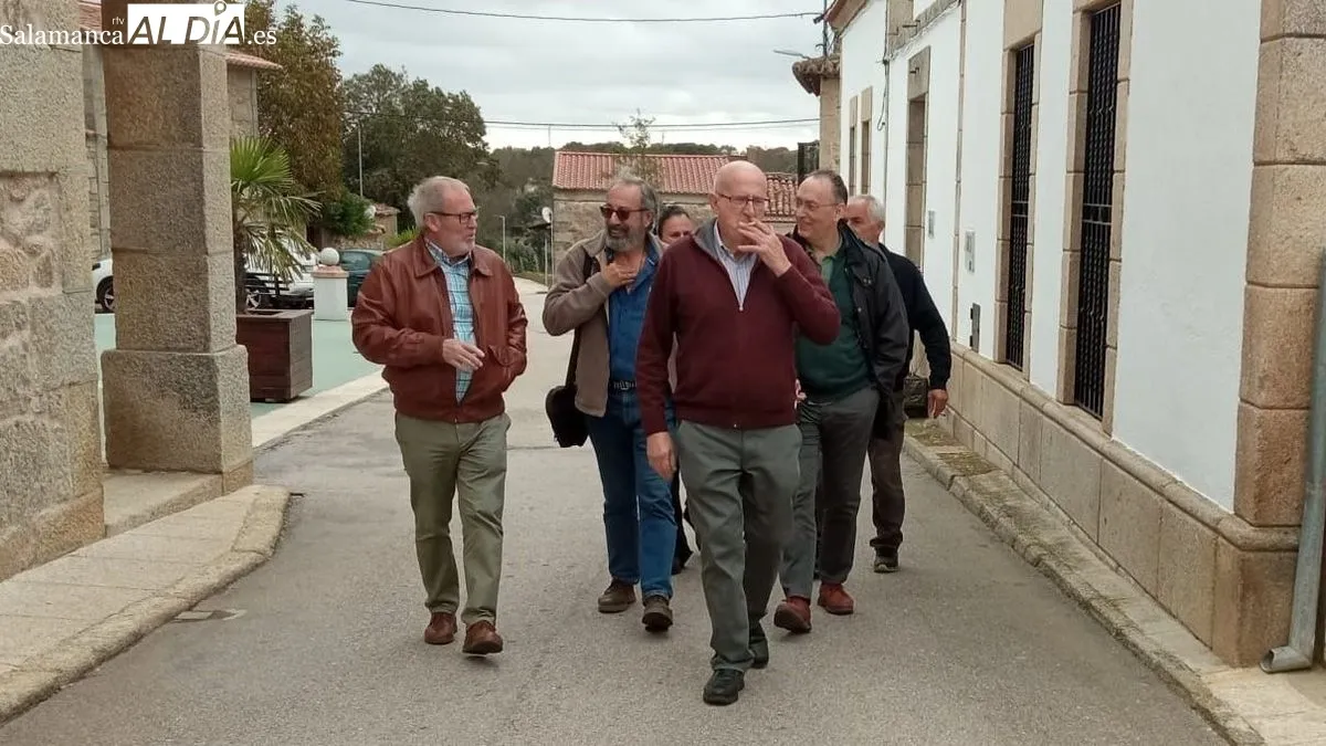 La reunión se celebró en la biblioteca de Bogajo