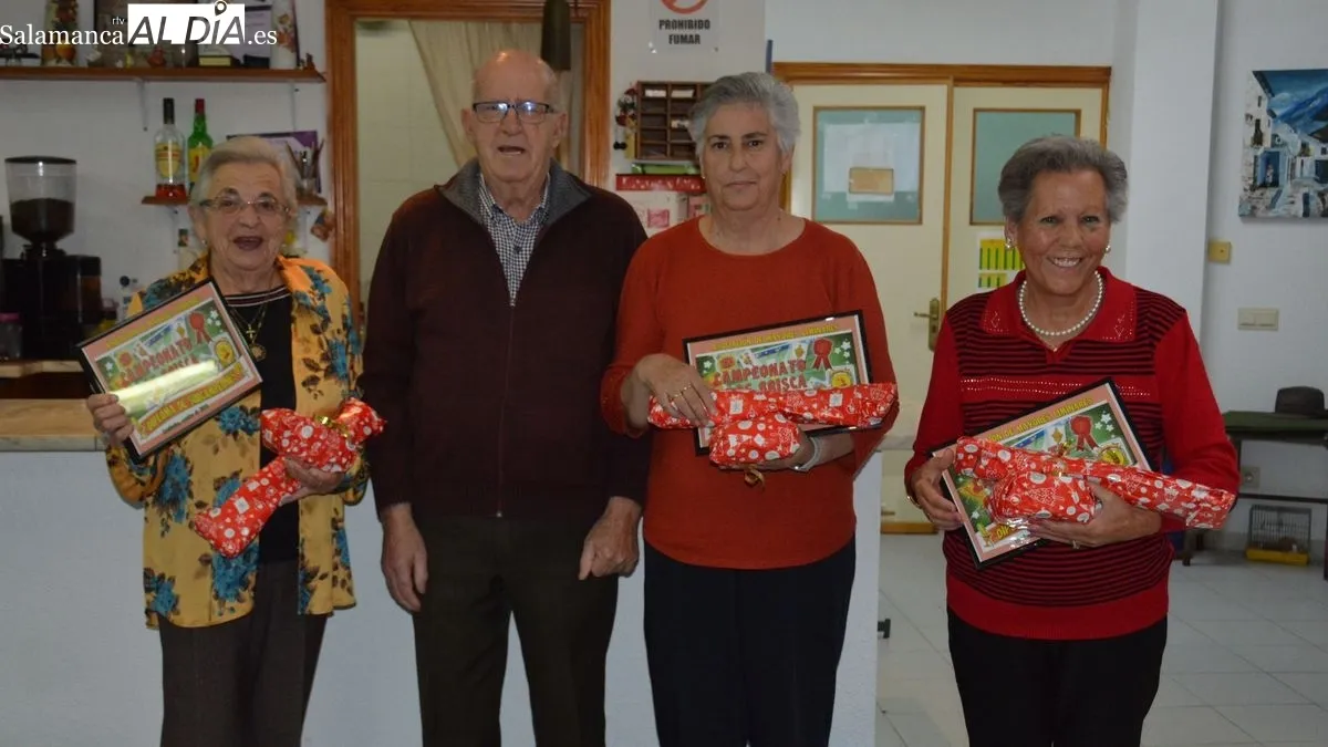 Foto 3 - Las mujeres triunfan en el XXI Campeonato de Brisca del hogar del jubilado de Lumbrales