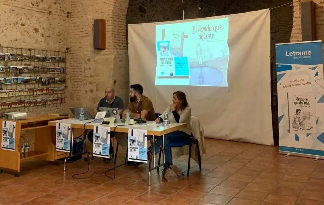 Foto 4 - Sancti-Sp&iacute;ritus arropa a Mario Mart&iacute;n Azabal en la presentaci&oacute;n de su nuevo libro