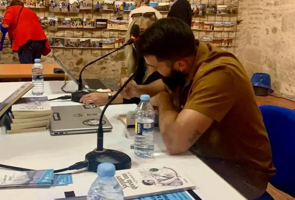Foto 3 - Sancti-Sp&iacute;ritus arropa a Mario Mart&iacute;n Azabal en la presentaci&oacute;n de su nuevo libro
