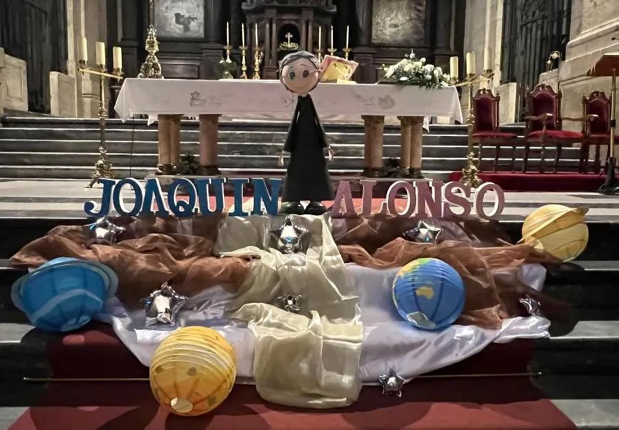 Foto 3 - La comunidad educativa de Misioneras-Santa Teresa asiste a una misa en memoria de Joaqu&iacute;n Alonso