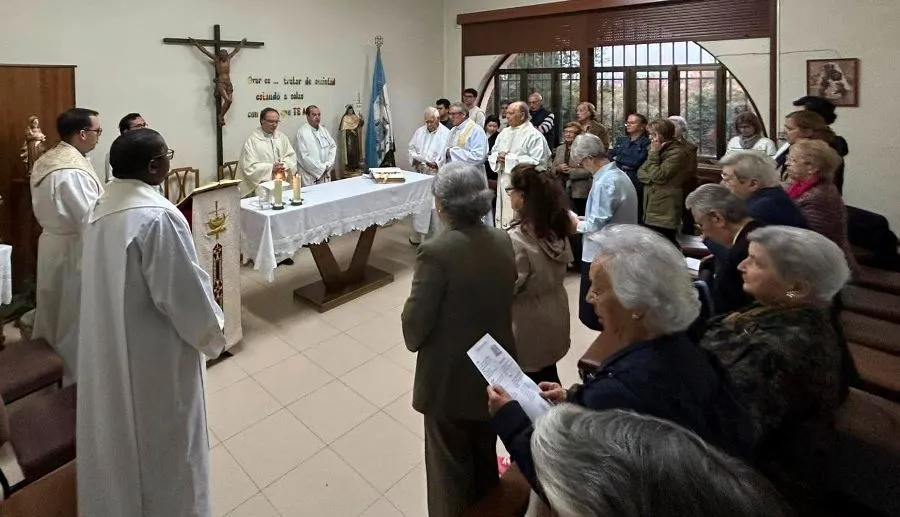 Foto 2 - La Familia Teresiana de Enrique de Oss&oacute; honra a Santa Teresa
