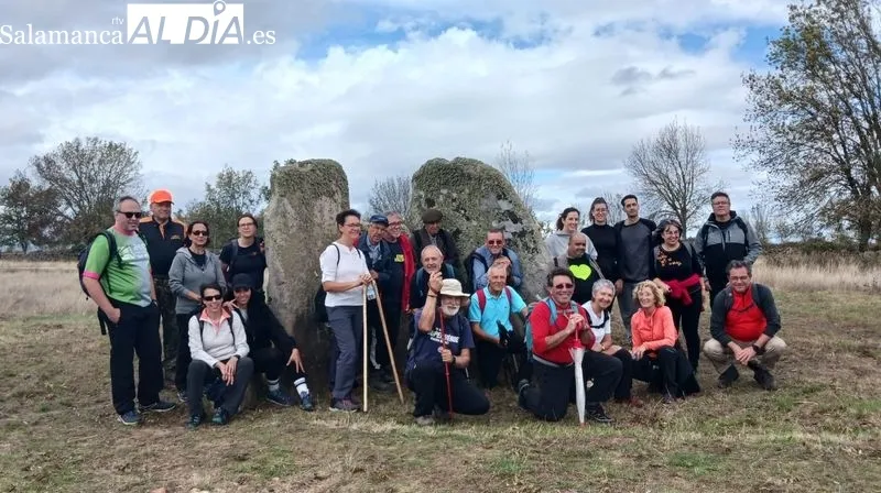 Foto 2 - La ruta 'Puente de Hierro de Lumbrales' muestra a los senderistas el patrimonio de la villa