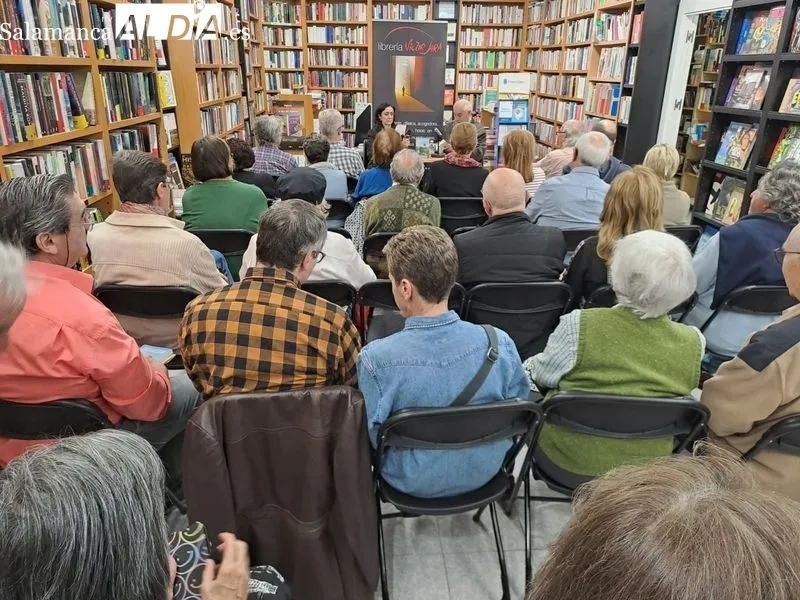 José Luis Puerto ha presentado su libro 'Cristal de roca' en un acto en la Librería Víctor Jara. Fotos: Víctor Jiménez