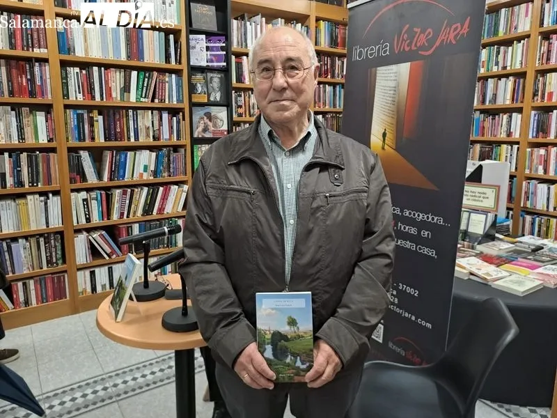 José Luis Puerto ha presentado su libro 'Cristal de roca' en un acto en la Librería Víctor Jara. Fotos: Víctor Jiménez