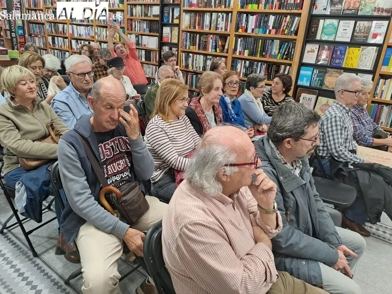 José Luis Puerto ha presentado su libro 'Cristal de roca' en un acto en la Librería Víctor Jara. Fotos: Víctor Jiménez