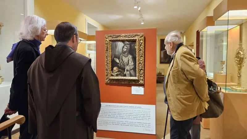 Foto 3 - El Conde de Siruela visita la exposici&oacute;n 'De Claris Mulieribus' en Alba de Tormes