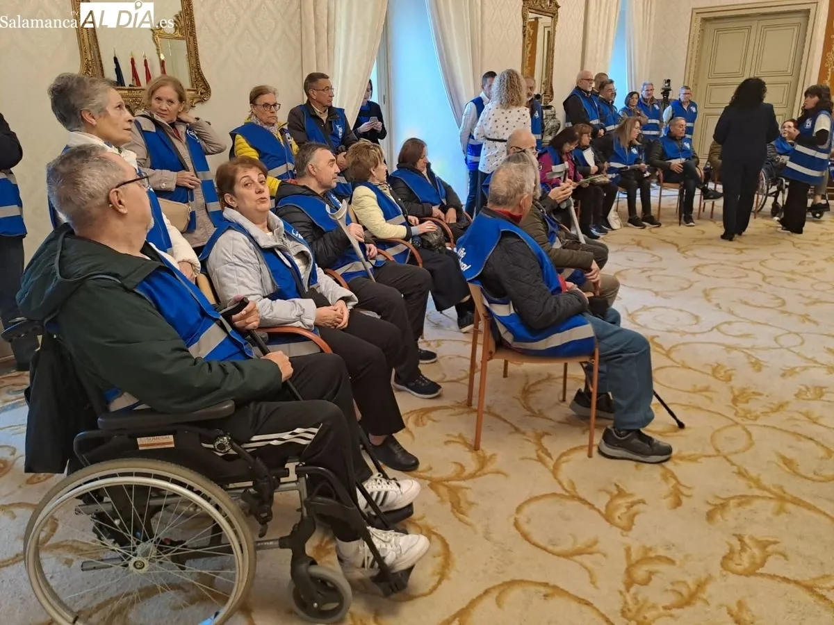 La concejala de Salud Pública, Vega Villar, recibía en el Ayuntamiento a la Asociación Salmantina de Daño Cerebral Adquirido (ASDACE). Foto de Víctor Jiménez