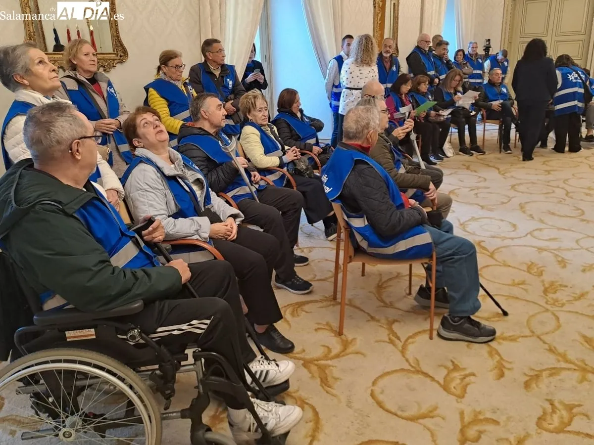 La concejala de Salud Pública, Vega Villar, recibía en el Ayuntamiento a la Asociación Salmantina de Daño Cerebral Adquirido (ASDACE). Foto de Víctor Jiménez