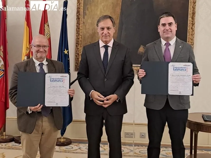 El alcalde de Salamanca, Carlos García Carbayo, preside el acto de distinción a los Embajadores Salamanca Convention Bureau. Fotos: Víctor Jiménez 