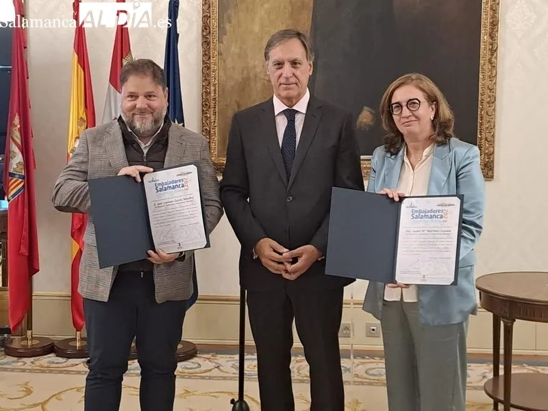 El alcalde de Salamanca, Carlos García Carbayo, preside el acto de distinción a los Embajadores Salamanca Convention Bureau. Fotos: Víctor Jiménez 