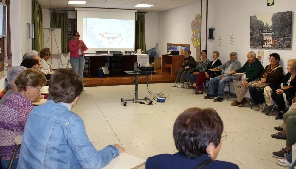Foto 2 - C&aacute;ritas conmemora con sus usuarios el D&iacute;a de las Personas Mayores
