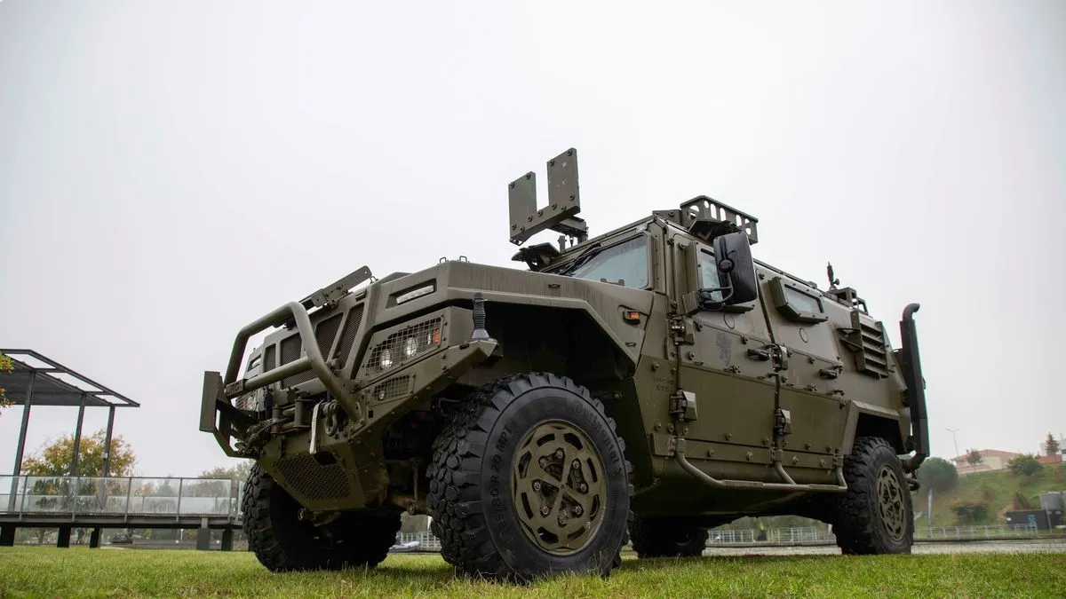 Exhibición de vehículos militares en el Parque Urbano del río Diz