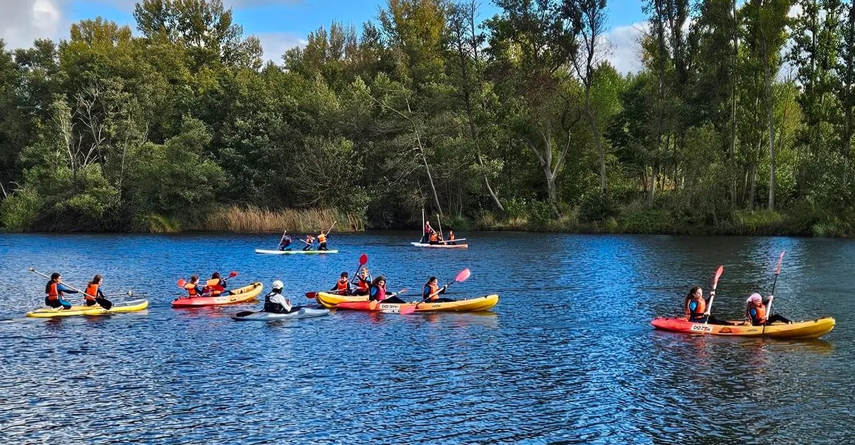 Foto 2 - Una veintena de chavales de la provincia disfruta de actividades multiaventura en Mir&oacute;briga