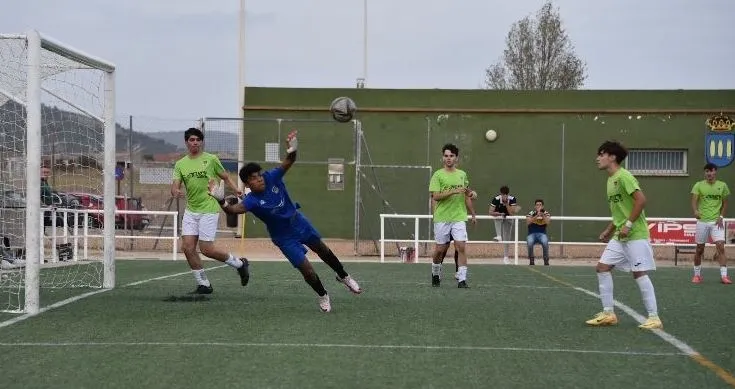 Foto 4 - El Juvenil y el Cadete del Ciudad Rodrigo estrenan sus casilleros de victorias	